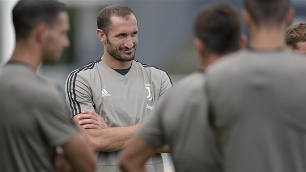HLV Allegri đầy nghiêm khắc trong buổi tập đầu cùng Ronaldo - Bóng Đá
