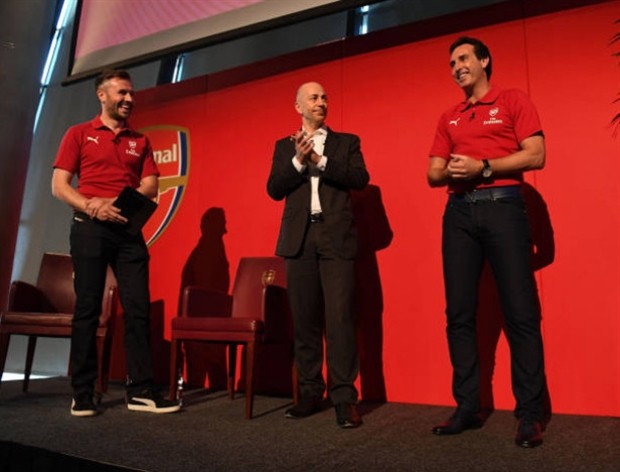 Emery choáng ngộp trong ngày ra mắt toàn bộ nhân viên tại Arsenal - Bóng Đá