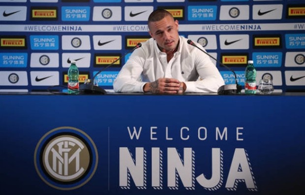 Nainggolan mặt đầy cau có trong ngày ra mắt Inter  - Bóng Đá