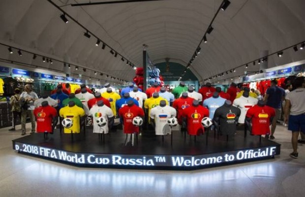 Toàn cảnh đa sắc màu tại khu vực Fanfest tại Moscow - Bóng Đá