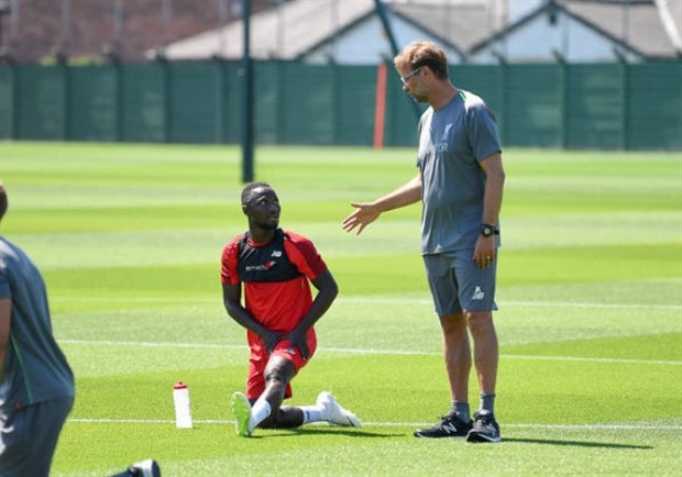 Klopp chăm sóc tận tình 'số 8' mới của Liverpool tại Melwood - Bóng Đá