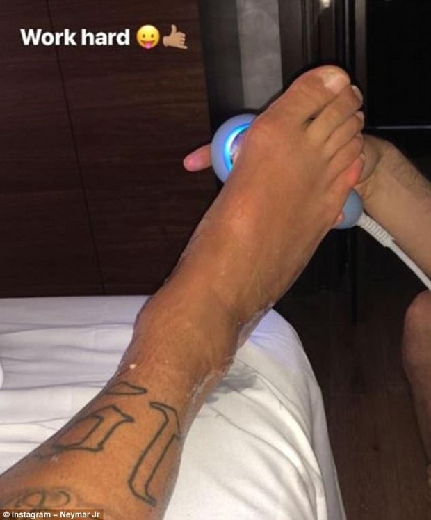 Song sát Ronaldo-Dybala cùng nhau 'quậy nát' sân tập Juventus  - Bóng Đá