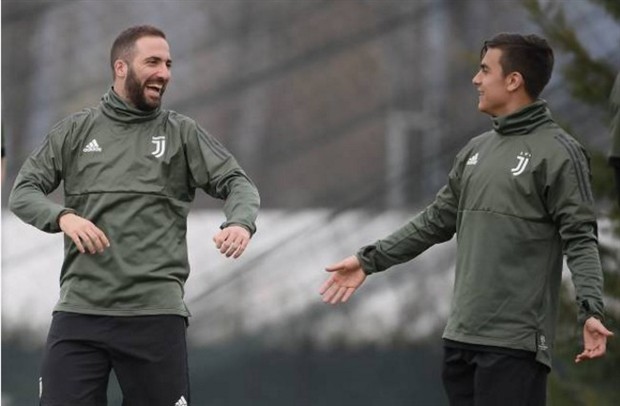 Dylaba trổ tài chỉ đạo trên sân tập của Juventus - Bóng Đá
