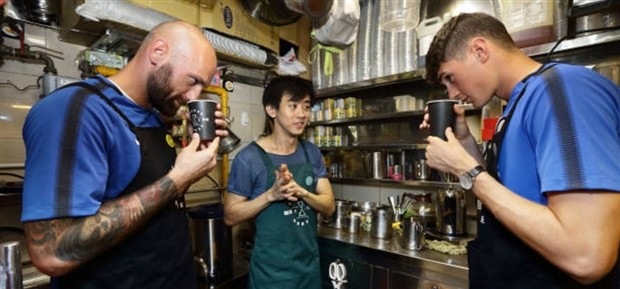 Tới Singapore, sao Inter 'trốn' đội đi pha cà phê - Bóng Đá