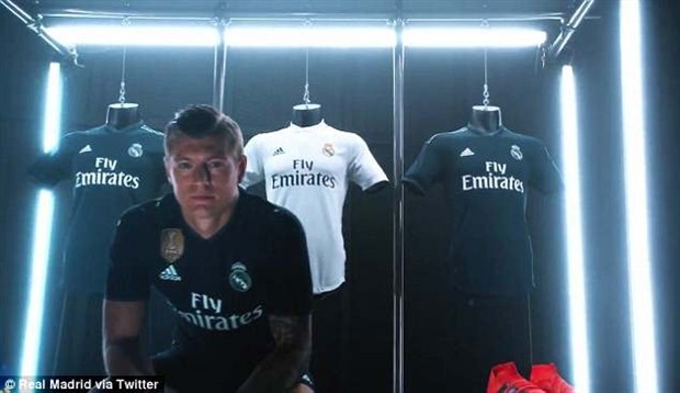 Real khoe áo mới, Ronaldo mất tích - Bóng Đá