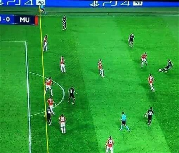 Fan Man Utd bắt đồng với phát biểu của Mourinho - Bóng Đá