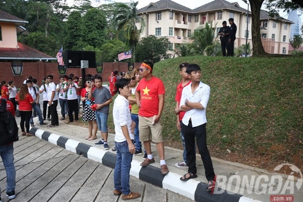 NÓNG: NHM Việt Nam ngơ ngác vì không thể mua vé xem trận đấu của tuyển nữ - Bóng Đá