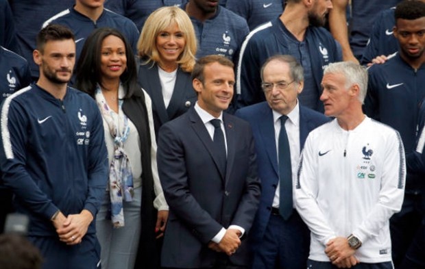 Tổng thống Pháp tới thăm đại bảng doanh của Les Bleus - Bóng Đá