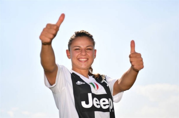 Đánh bại Milan, Juventus chào đón 'bông hồng' Ba Lan tới Ý - Bóng Đá