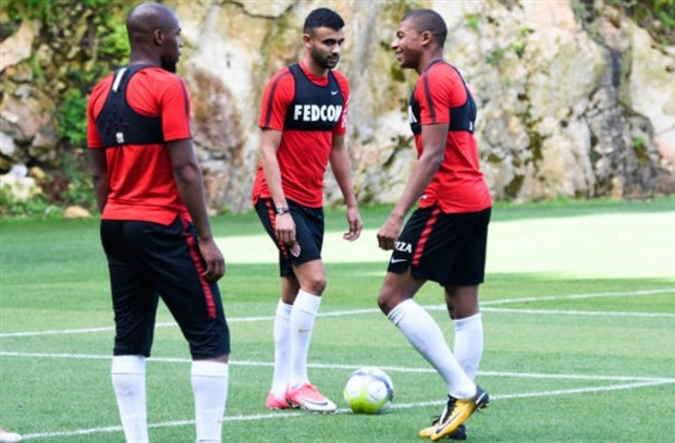 PSG rút lui, Mbappe lủi thủi ra sân tập cùng Monaco - Bóng Đá