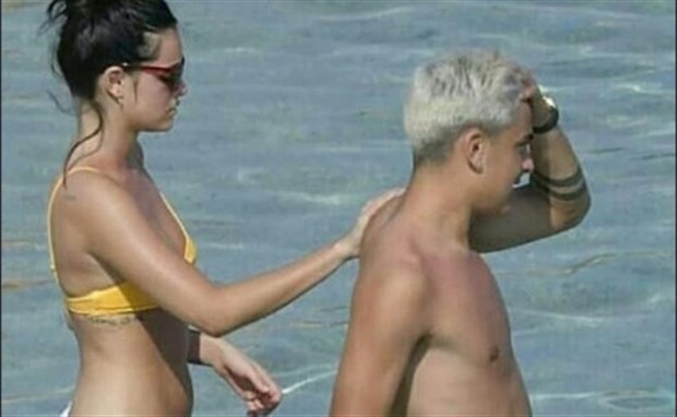 Dybala dính như sam với bạn gái tại Hy Lạp - Bóng Đá