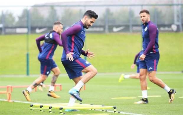 Tân binh Bernardo Silva liên tục pha trò trên sân tập của Man City - Bóng Đá