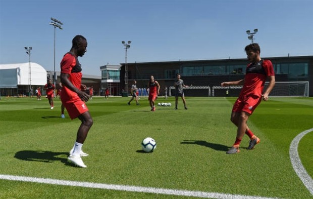 Klopp chăm sóc tận tình 'số 8' mới của Liverpool tại Melwood - Bóng Đá