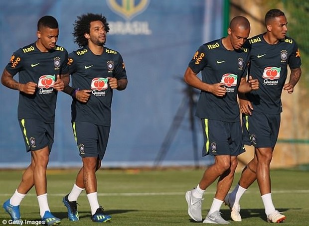 Song sát Ronaldo-Dybala cùng nhau 'quậy nát' sân tập Juventus  - Bóng Đá
