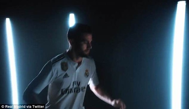 Real khoe áo mới, Ronaldo mất tích - Bóng Đá