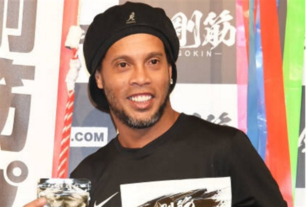 Ronaldinho lộ vẻ già nua khi xuất hiện trên đất Nhật - Bóng Đá