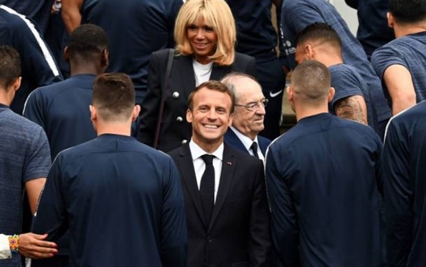 Tổng thống Pháp tới thăm đại bảng doanh của Les Bleus - Bóng Đá