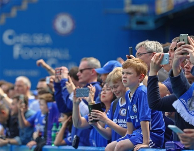 Vì đội bóng, fan nào 'trâu' nhất Premier League (P.1) - Bóng Đá