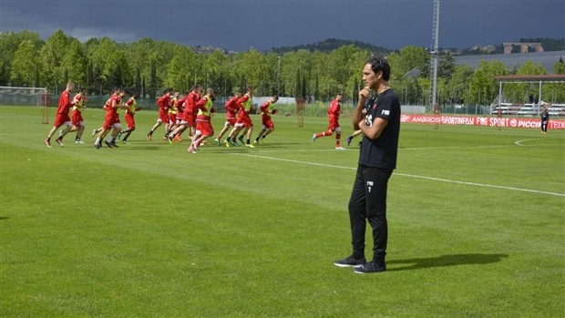 Tượng đài Nesta nghiêm nghị trong ngày đầu làm HLV tại Perugia - Bóng Đá