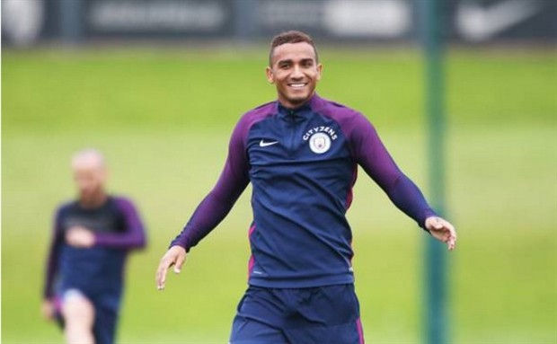 Tân binh Bernardo Silva liên tục pha trò trên sân tập của Man City - Bóng Đá