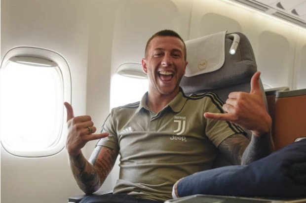 Wilshere đánh đối thủ, fan Arsenal vẫn bảo vệ ra mặt - Bóng Đá