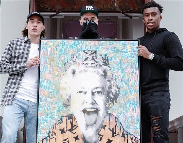 Bellerin và Iwobi đắm chìm trong thế giới 'Endless' - Bóng Đá