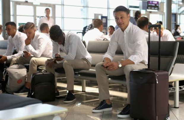Dàn sao Munich 'hả hê' khi được ngồi khoang hạng VIP đi du đấu - Bóng Đá