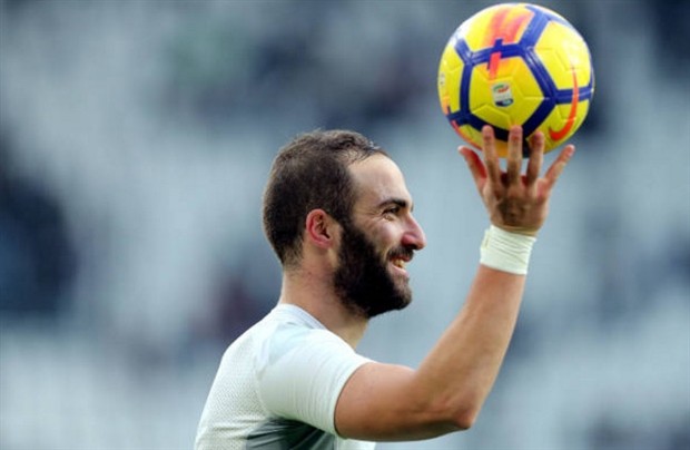 Higuain 'giải cứu' Juventus, Icardi bật khóc ngay trên sân - Bóng Đá