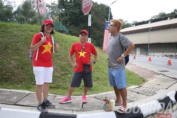 NÓNG: NHM Việt Nam ngơ ngác vì không thể mua vé xem trận đấu của tuyển nữ - Bóng Đá