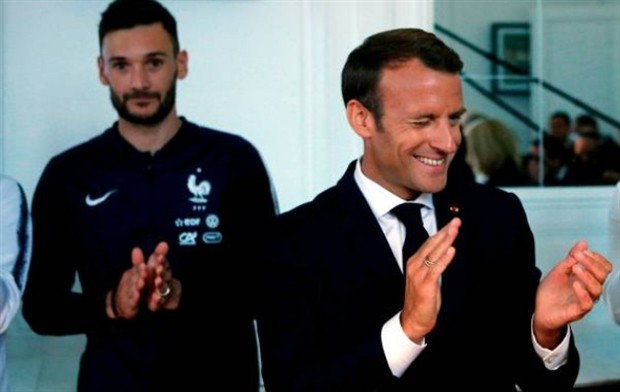 Tổng thống Pháp tới thăm đại bảng doanh của Les Bleus - Bóng Đá