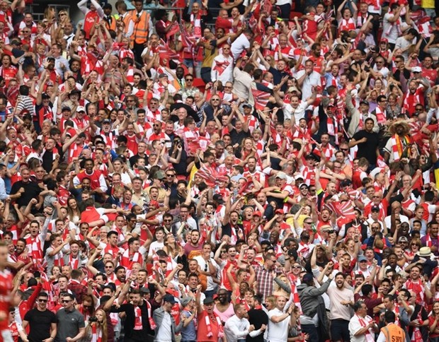 Vì đội bóng, fan nào 'trâu' nhất Premier League (P.1) - Bóng Đá