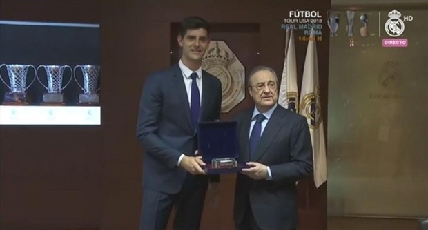 Chùm ảnh courtois tới Real - Bóng Đá