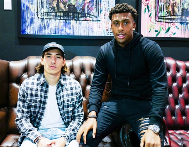 Bellerin và Iwobi đắm chìm trong thế giới 'Endless' - Bóng Đá