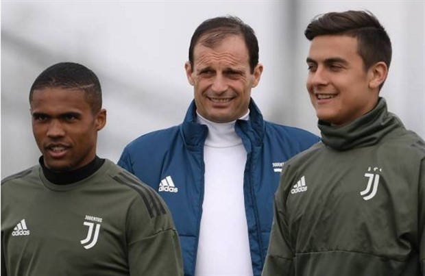 Dylaba trổ tài chỉ đạo trên sân tập của Juventus - Bóng Đá