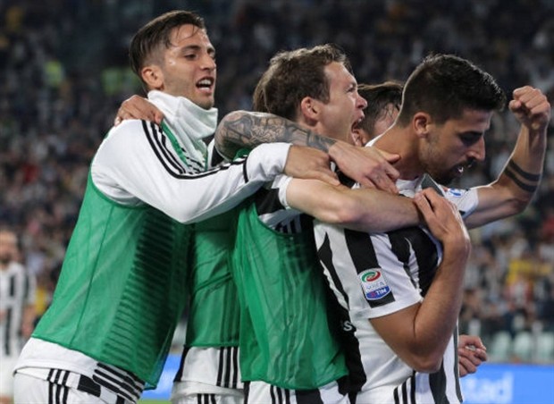 Juventus suýt thua, Allegri run rẩy trên băng ghế chỉ đạo  - Bóng Đá