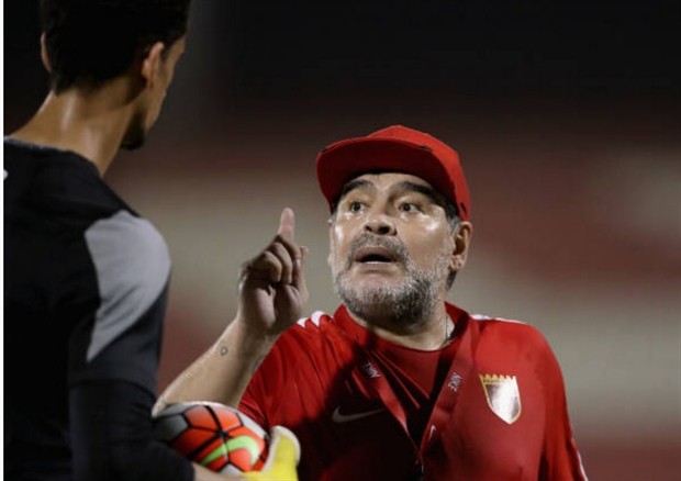Maradona như trẻ lại trong ngày nhậm chức tại UAE - Bóng Đá
