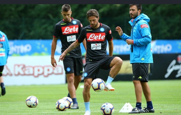 Các sao Napoli chỉ biết cười trước khả năng chơi bóng của Ancelotti - Bóng Đá