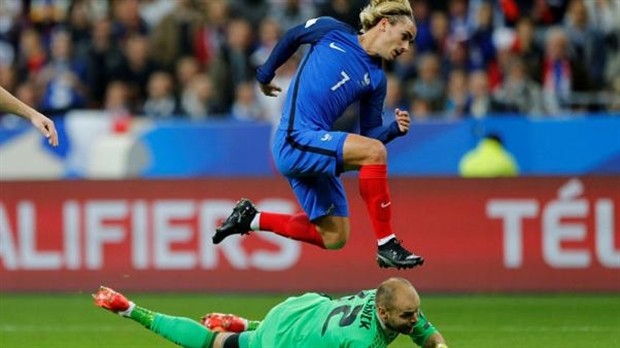 Fan Man Utd 'khóc ròng' vì Fellaini không chịu đi - Bóng Đá