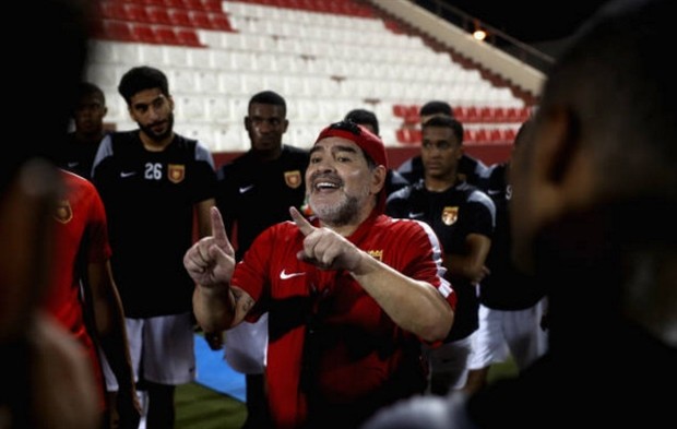 Maradona như trẻ lại trong ngày nhậm chức tại UAE - Bóng Đá