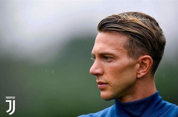 Fan Juventus nể phục khi Bernardeschi từ chối áo số 10 - Bóng Đá