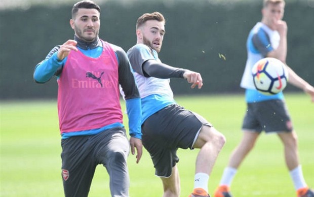 Lacazette tập 'múa dẻo' trên sân tập của Arsenal - Bóng Đá