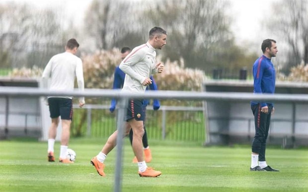 Rooney đầy suy tư khi bước vào thánh địa của đối thủ - Bóng Đá