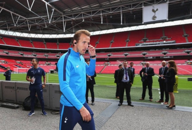 Wembey 'kẹt xe' trước giờ Derby London - Bóng Đá