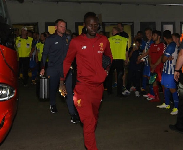 Coutinho nhận băng đội trưởng, Mane trở lại đội hình của Liverpool - Bóng Đá