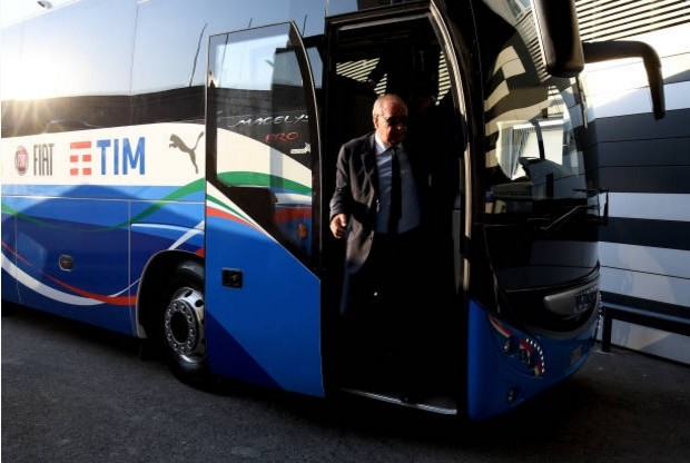 Chỉ sơ mi trắng, nhưng dàn sao Italia vẫn thu hút mọi ánh nhìn - Bóng Đá
