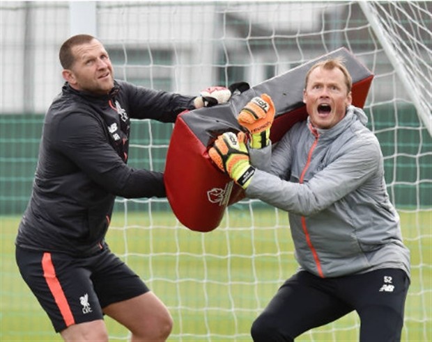 Buổi tập của Liverpool xuất hiện lão tướng lạ mặt  - Bóng Đá