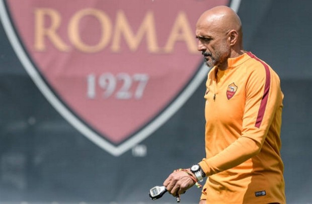 Trước tin đồn bất hòa, Spalletti cười không nổi trên sân tập của Roma - Bóng Đá
