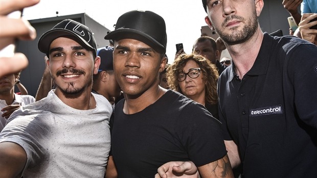 Toàn cảnh buổi kiểm tra y tế của Douglas Costa tại Juventus - Bóng Đá