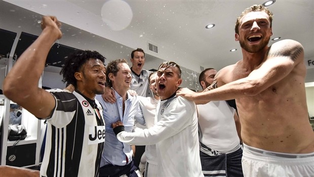 Juve và những hình ảnh ăn mừng 'điên rồ' chưa từng được tiết lộ  - Bóng Đá