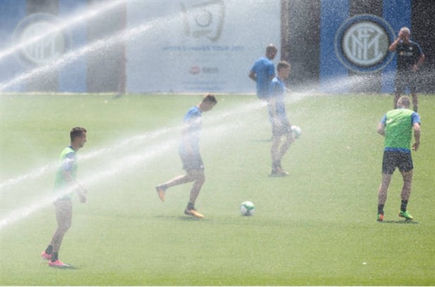 Inter dùng cả hệ thống tưới sân để giải nhiệt cho cầu thủ - Bóng Đá